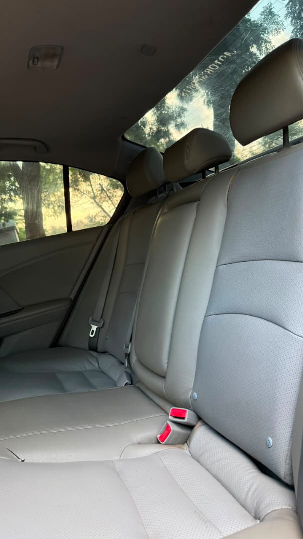 
								2015 super clean Honda Accord EXL facelift to 2017 with original custom duty going for 11.7M full									