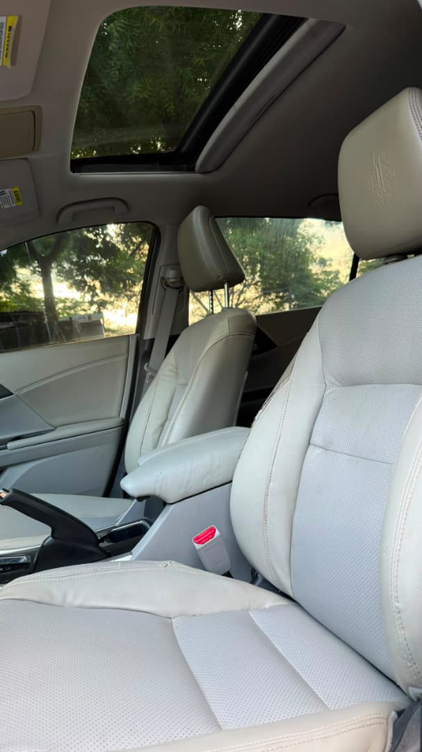 
								2015 super clean Honda Accord EXL facelift to 2017 with original custom duty going for 11.7M full									