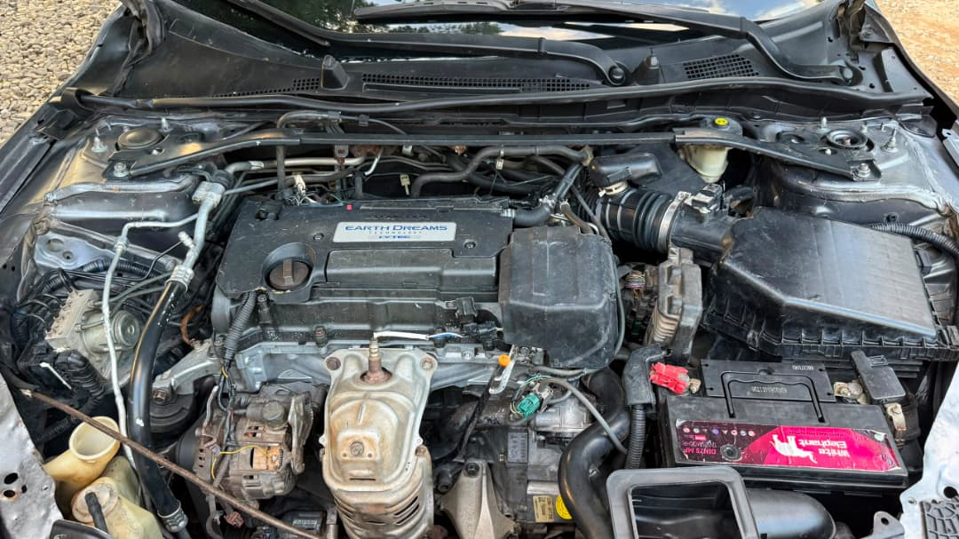 
								2015 super clean Honda Accord EXL facelift to 2017 with original custom duty going for 11.7M full									