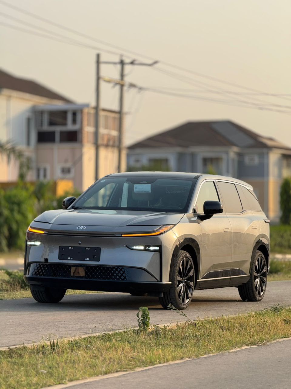 
								Brandnew 2 units fully electric Toyota BZ 2025/26 model going on distress now 63m Abuja full									