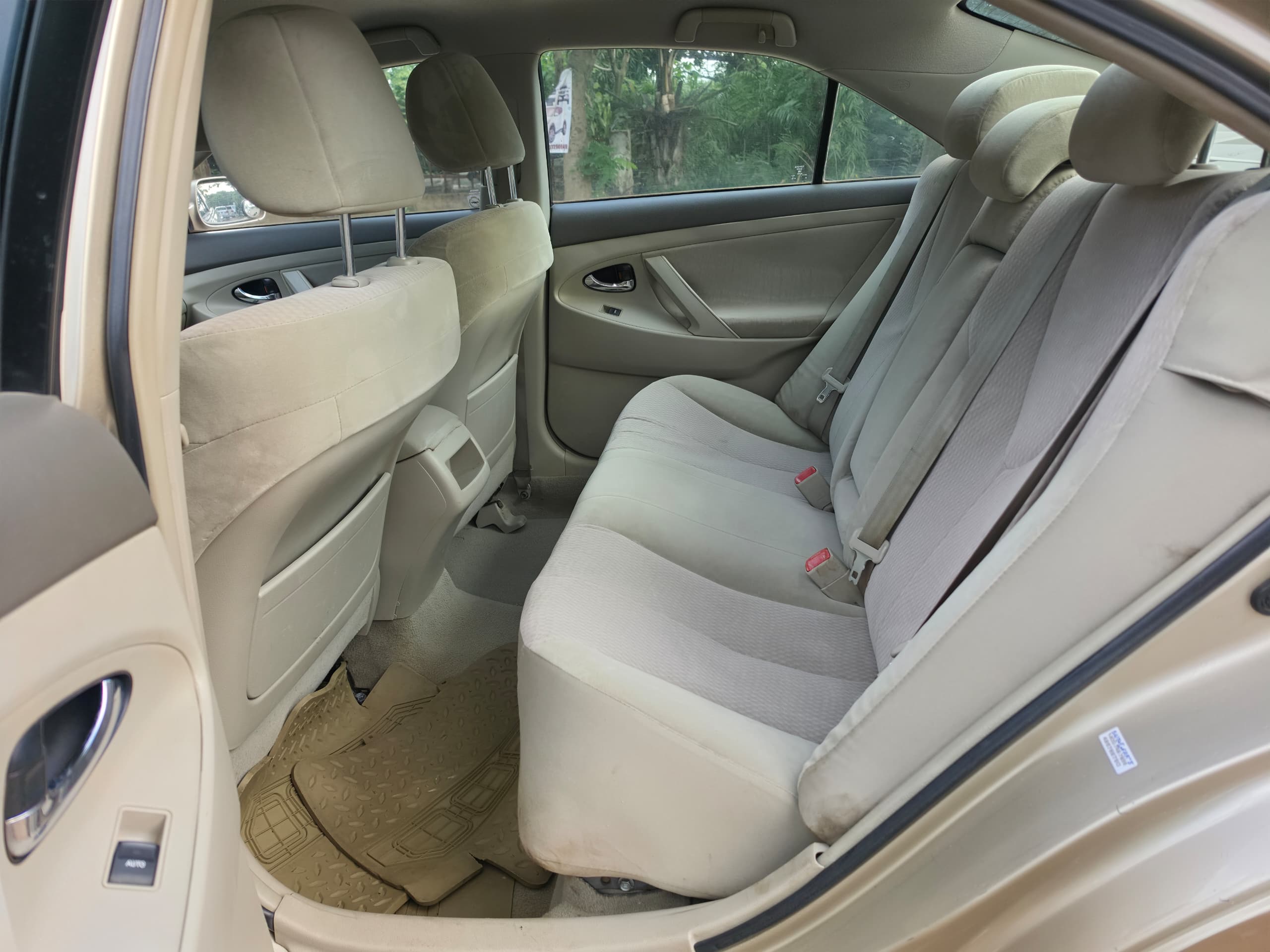 
								Extremely clean Belgium standard 2010 Toyota camry LE with untampared engine and gear 2024 on custom. Nothjng to fix going for just 8.5m 100k sambo abujadeal full									