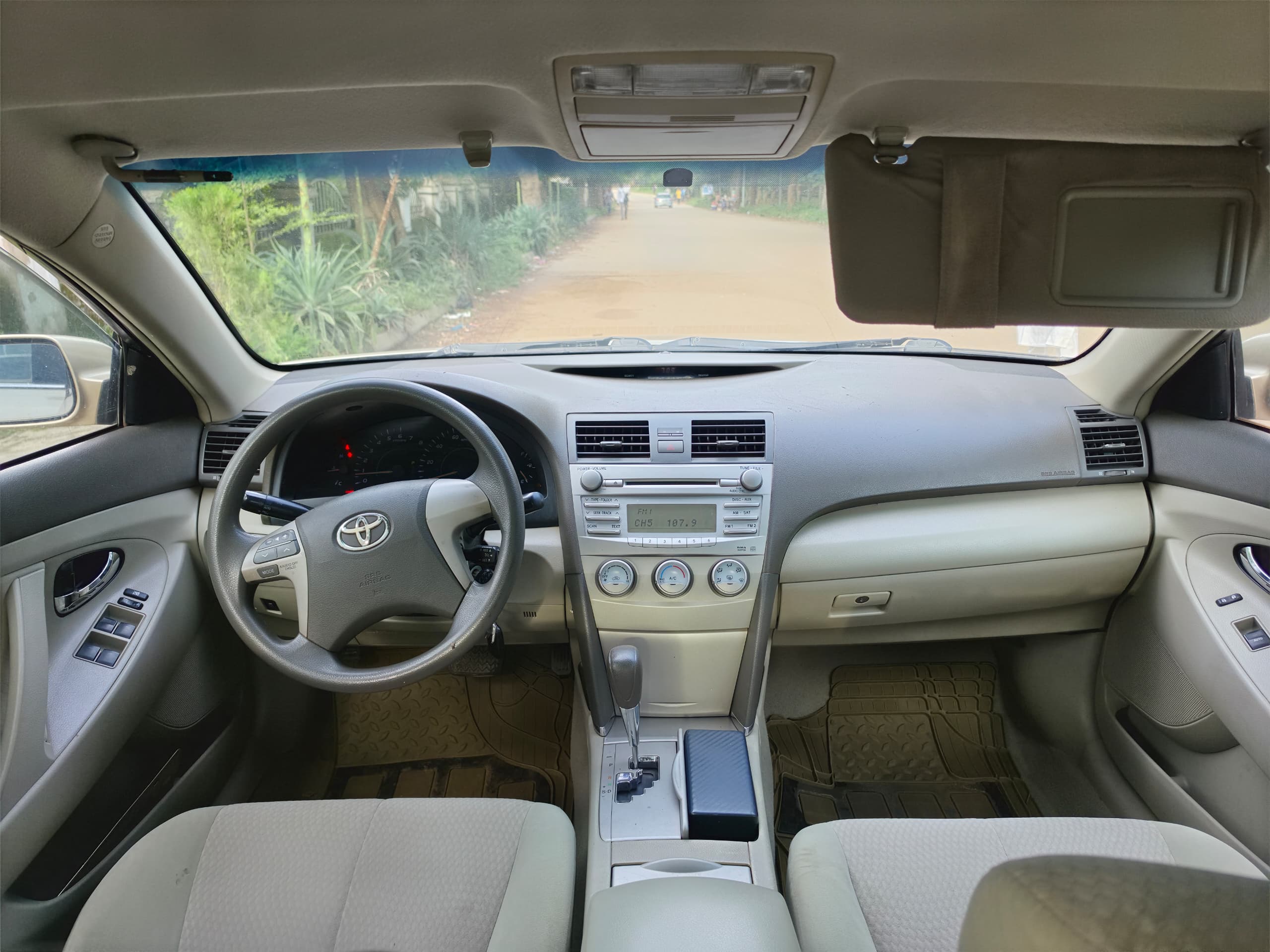 
								Extremely clean Belgium standard 2010 Toyota camry LE with untampared engine and gear 2024 on custom. Nothjng to fix going for just 8.5m 100k sambo abujadeal full									