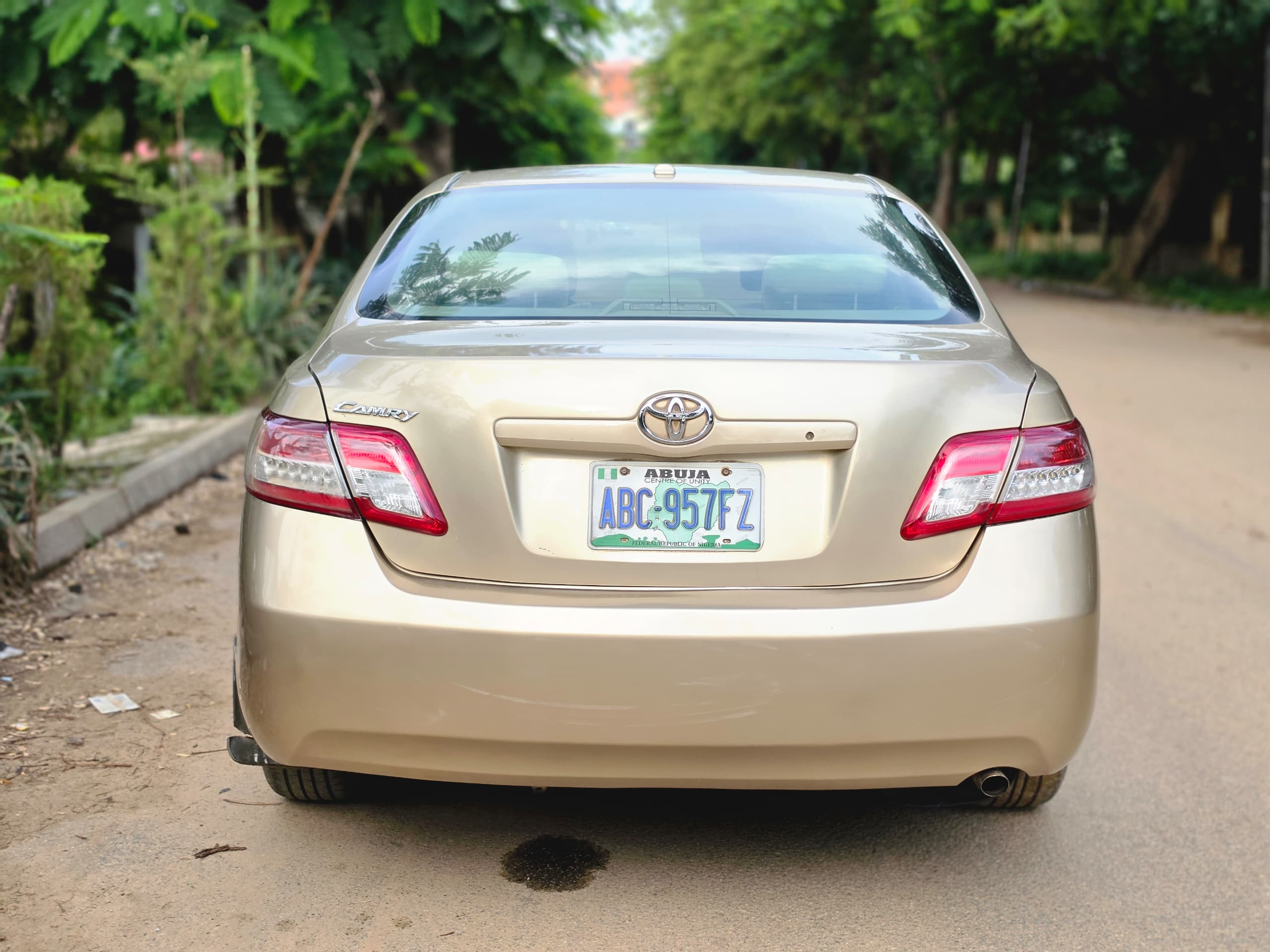 
								Extremely clean Belgium standard 2010 Toyota camry LE with untampared engine and gear 2024 on custom. Nothjng to fix going for just 8.5m 100k sambo abujadeal full									