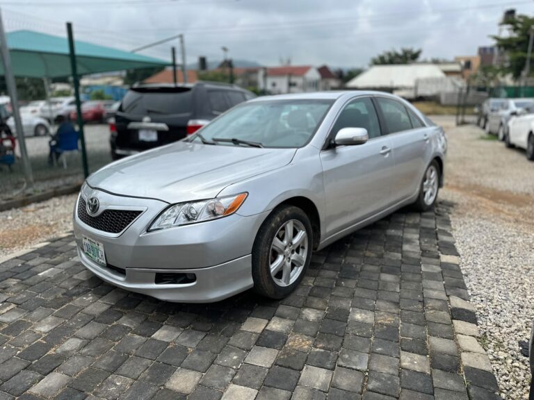 Clean and sharp 2008 Toyota Camry SE sport edition with original documents untempered engine and gear ac chilling everything working clean interior and exterior.  💰 7.2 million naira only 📍 Abuja