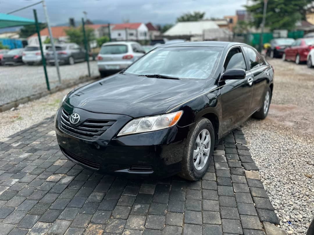 
								extremely clean Toyota Camry 2007 model with custom duty   Untampered engine and gear  Ac💯Nothing to fix going for   💰6.2m 📍Abuja Gwarinpa full									