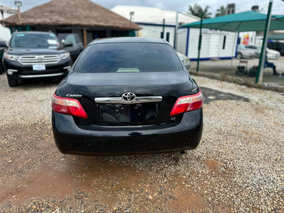 
								extremely clean Toyota Camry 2007 model with custom duty   Untampered engine and gear  Ac💯Nothing to fix going for   💰6.2m 📍Abuja Gwarinpa full									