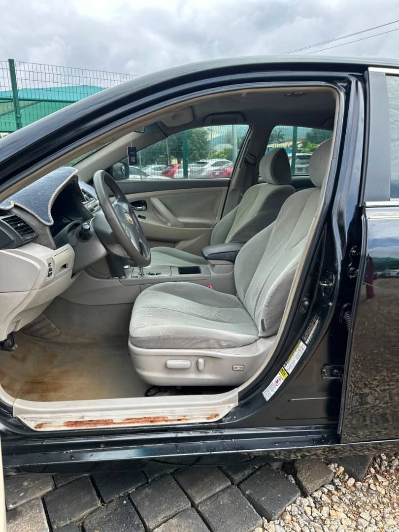 
								extremely clean Toyota Camry 2007 model with custom duty   Untampered engine and gear  Ac💯Nothing to fix going for   💰6.2m 📍Abuja Gwarinpa full									