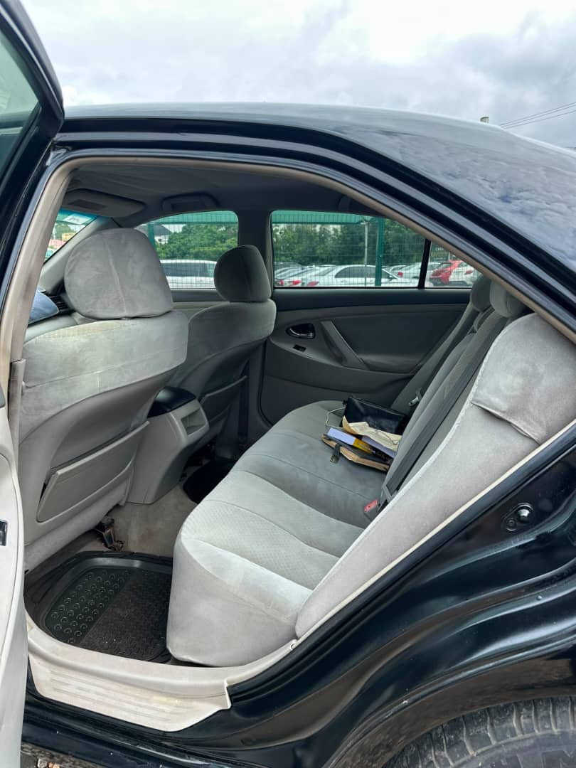 
								extremely clean Toyota Camry 2007 model with custom duty   Untampered engine and gear  Ac💯Nothing to fix going for   💰6.2m 📍Abuja Gwarinpa full									