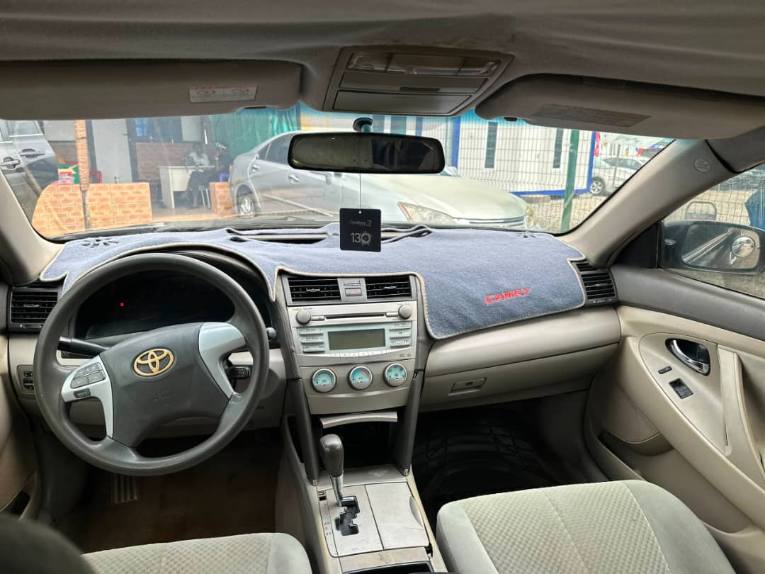 
								extremely clean Toyota Camry 2007 model with custom duty   Untampered engine and gear  Ac💯Nothing to fix going for   💰6.2m 📍Abuja Gwarinpa full									
