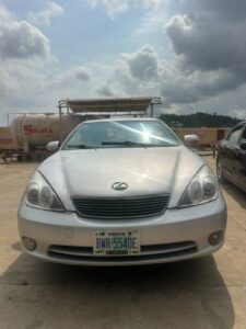 clean used Firstbody 2003 Es300 Lexus with untampered engine & gear & ac for N4.5m, pls add sambo