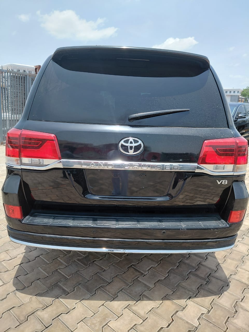 
								2017 bulletproof land Cruiser v8 engine with duty and euc documents  📍Pkrice N84m  Abuja deal full									
