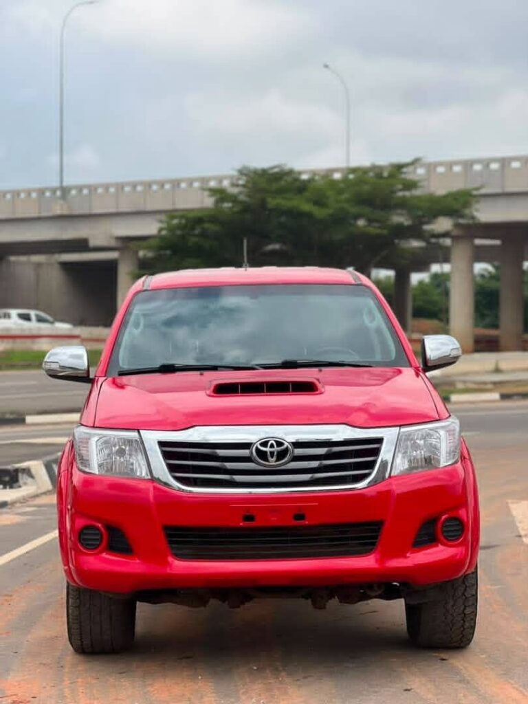 Diesel hilux 2012 model automatic transmission  📍Pkrice N33m  Abuja deal