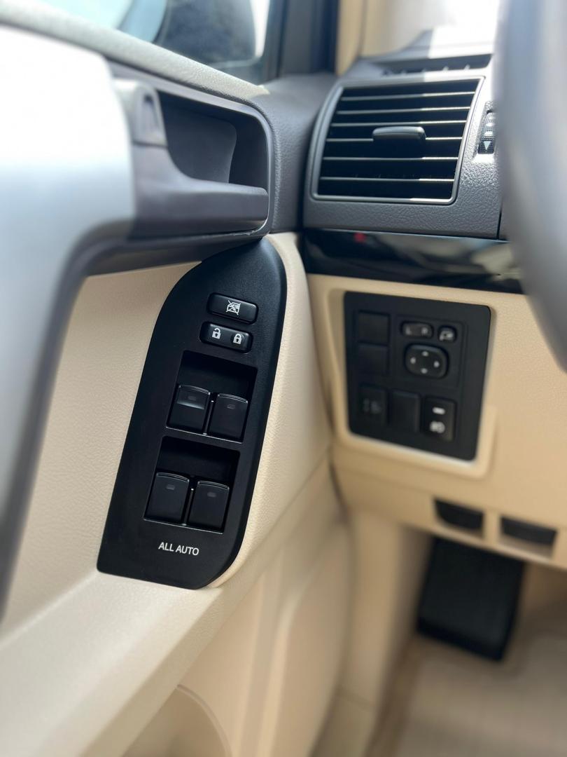 
								Brand new 2024 Land Cruiser Prado 4plugs with allocation papers 📍Pkrice 100m net  Buyer drops Abuja deal full									