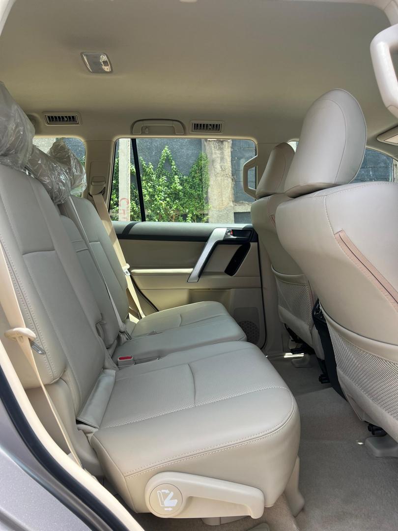 
								Brand new 2024 Land Cruiser Prado 4plugs with allocation papers 📍Pkrice 100m net  Buyer drops Abuja deal full									