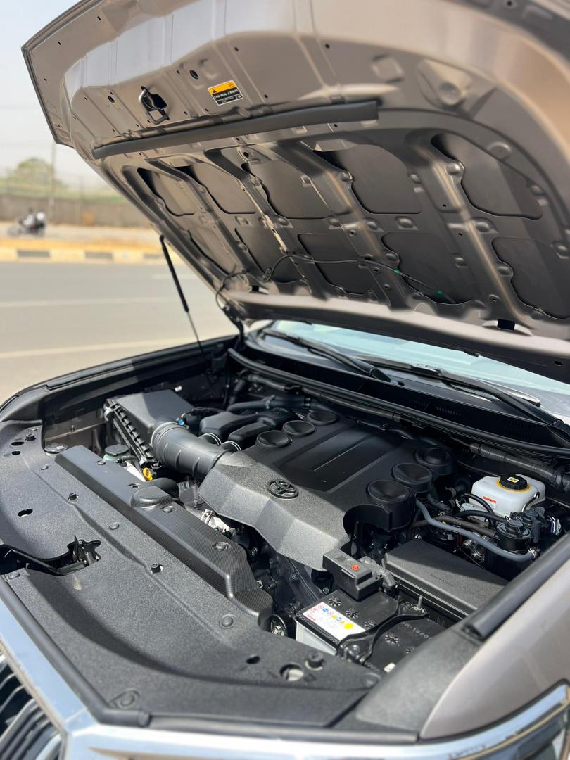 
								Brand new 2024 Land Cruiser Prado 4plugs with allocation papers 📍Pkrice 100m net  Buyer drops Abuja deal full									