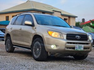 Mad Dealer Deal🔥  Toyota RAV4 2008 4PLUGS  With sound engine and gear  Ac chilling well Original duty Available  👉5.5m buyer settle 100k  Location Abacha road Nyanya Abuja deal  Rush Now! B4 u hear Sold