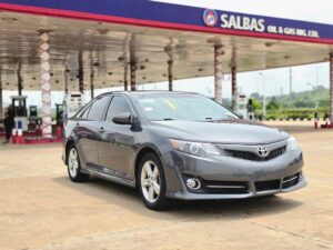 JUST IN:FOREIGN USED TOYOTA CAMRY 2013 MODEL XLE,KEYLESS,SUNROOF,BACK AC VENT,GOING FOR #14.5M ONLY