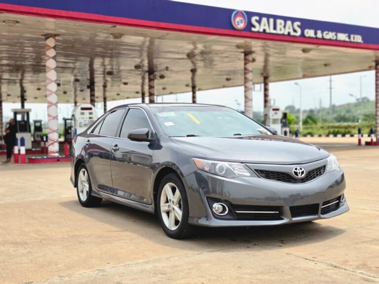 JUST IN:FOREIGN USED TOYOTA CAMRY 2013 MODEL XLE,KEYLESS,SUNROOF,BACK AC VENT,GOING FOR #14.5M ONLY