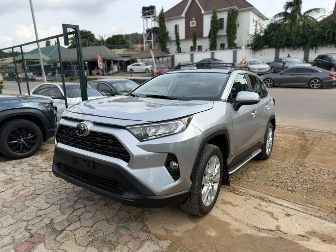 
								CLEAN FOREIGN USED 2022 TOYOTA RAV4  PRICE: 39M full									