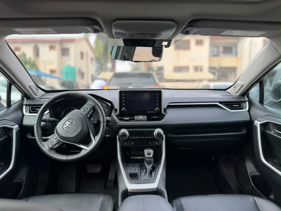 
								CLEAN FOREIGN USED 2022 TOYOTA RAV4  PRICE: 39M full									