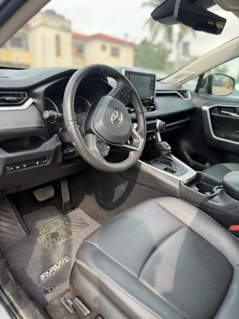 
								CLEAN FOREIGN USED 2022 TOYOTA RAV4  PRICE: 39M full									