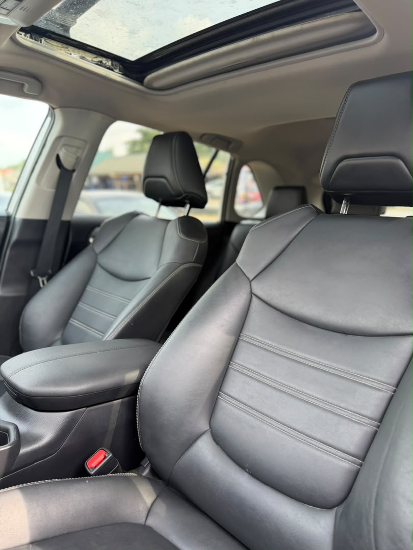 
								CLEAN FOREIGN USED 2022 TOYOTA RAV4  PRICE: 39M full									