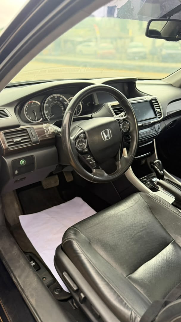 
								CLEAN FOREIGN USED 2016 HONDA ACCORD EXL AVAILABLE  PRICE: 18.5M full									