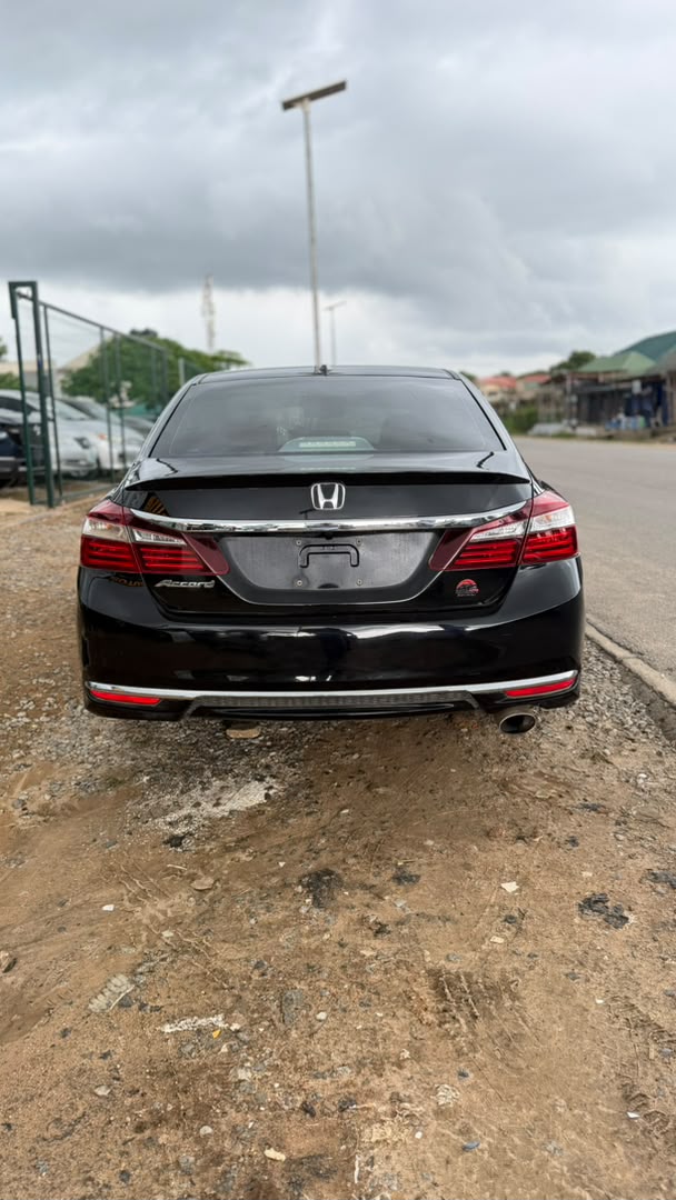 
								CLEAN FOREIGN USED 2016 HONDA ACCORD EXL AVAILABLE  PRICE: 18.5M full									