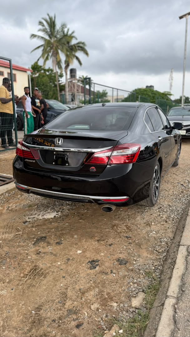 
								CLEAN FOREIGN USED 2016 HONDA ACCORD EXL AVAILABLE  PRICE: 18.5M full									