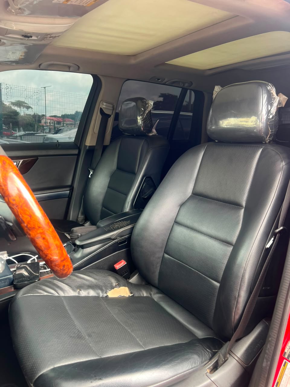 
								BELGIUM GRADE FULL OPTION 2013 MERCEDES GLK  PRICE: 13M full									
