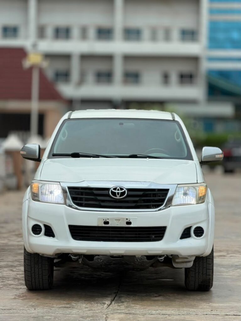 DEAL‼️ 2014 MODEL TOYOTA HILUX AUTOMATIC TRANSMISSION AC CHILLING💯 BUY AND DRIVE 💰N28,000,000 ABUJA