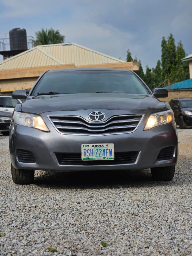 Sweet Distress Alert ⚠️  Few months Used Toyota Camry 2011 VENZA ENGINE  With All components still New Buy and drive absolutely  Nothing to fix 💯  👉6.9m buyer settle 200k  Location Abacha road Nyanya Abuja deal Car is with me directly  N.B:Don’t miss dis sweet deal biko