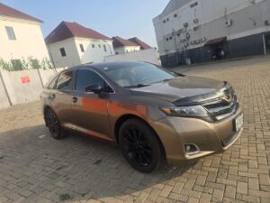 Belgium escape Toyota venza 2010 double panoramic roof keyless fullest option going for 11.5m abujadeal