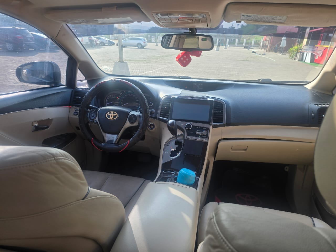 
								Belgium escape Toyota venza 2010 double panoramic roof keyless fullest option going for 11.5m abujadeal full									