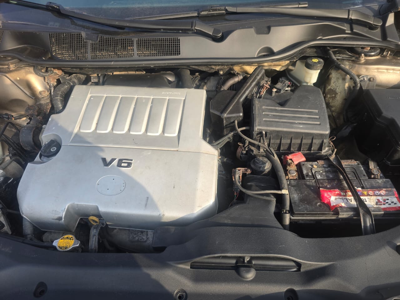 
								Belgium escape Toyota venza 2010 double panoramic roof keyless fullest option going for 11.5m abujadeal full									