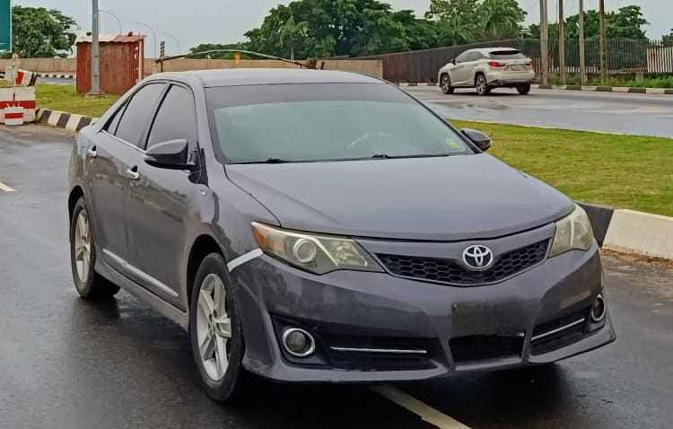NEATLY USED 2014 TOYOTA CAMRY SE PROPERLY DOCUMENTED GOING FOR 8.5M ABUJA DEAL