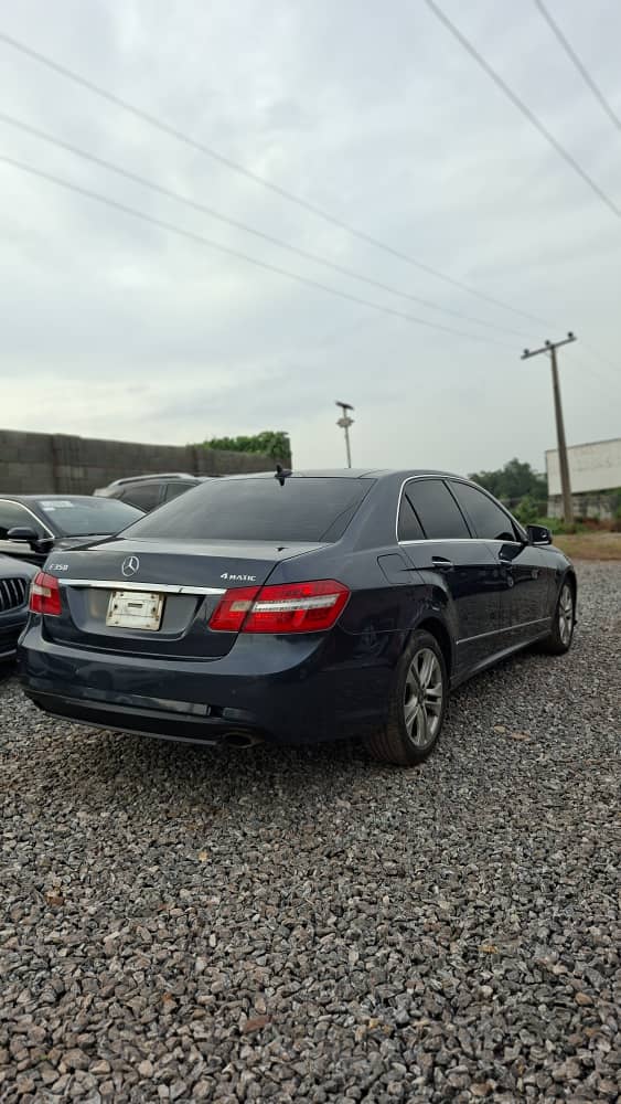 
								2011 E350 8.5m Double panoramic  Keyless entry  Power boot Everything blessed  Location full									