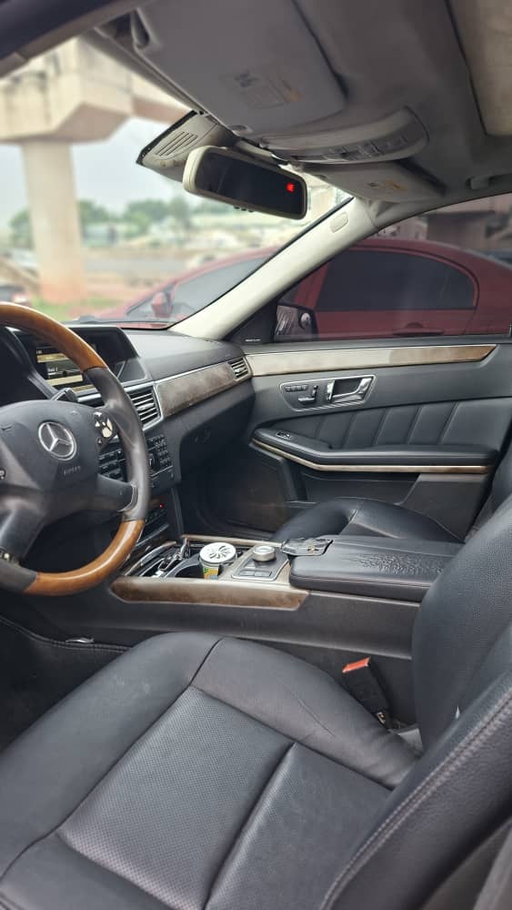 
								2011 E350 8.5m Double panoramic  Keyless entry  Power boot Everything blessed  Location full									