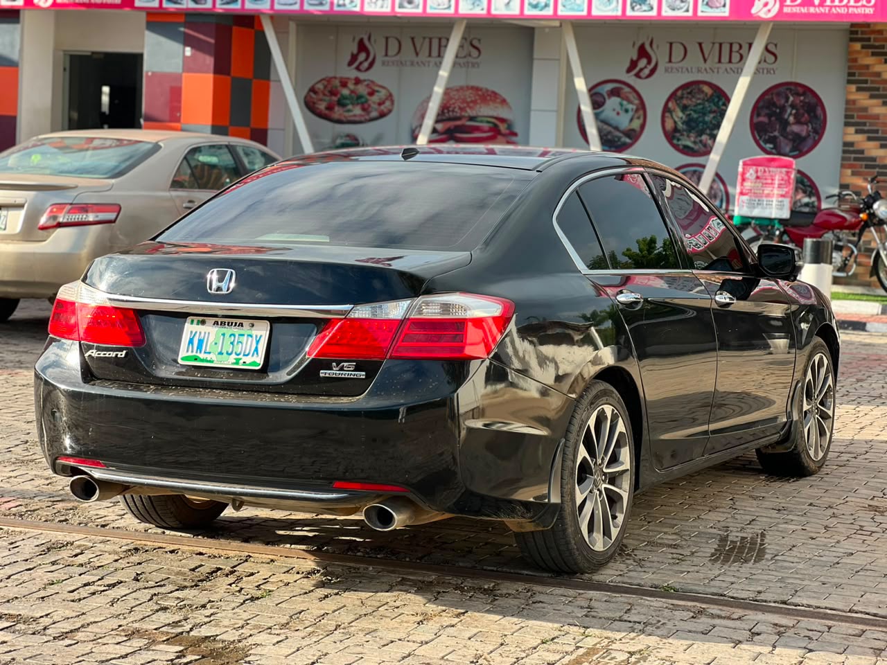 
								Super clean Honda accord 2014-15 model keyless entry double Screen, with everything working perfectly going for 10.9m full									
