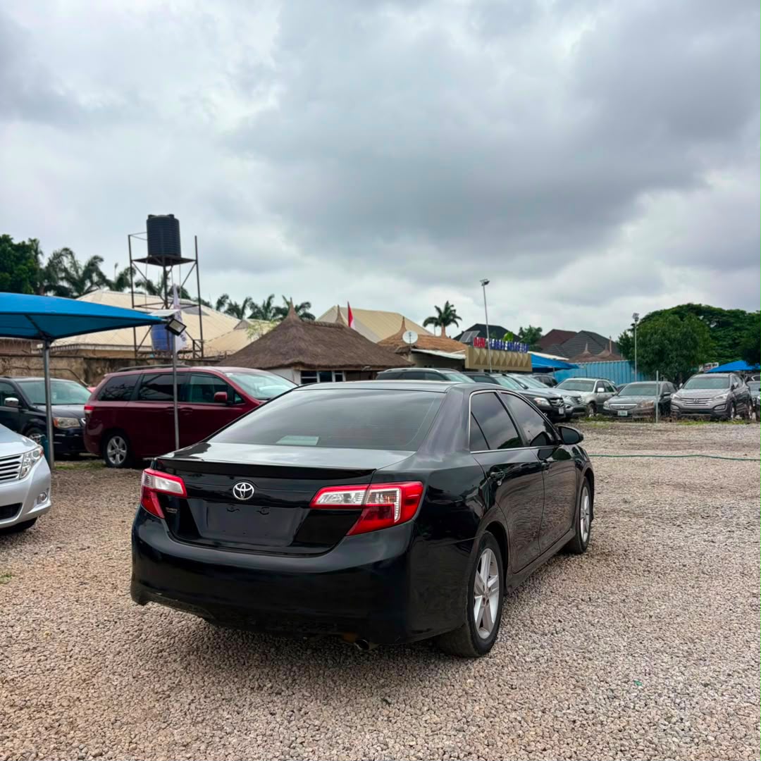 
								Neatly Used 2013 Toyota Camry SE | Abuja / Recent Duty . 2.5L 4-Cyl, 178hp, 6-Speed Auto, SE Sport package, AC Cold, 6.1″ Display, Bluetooth, Backup cam, 17″ Alloys, Cruise.  Price: 10.5m Clean, sporty and reliable midsize sedan. full									