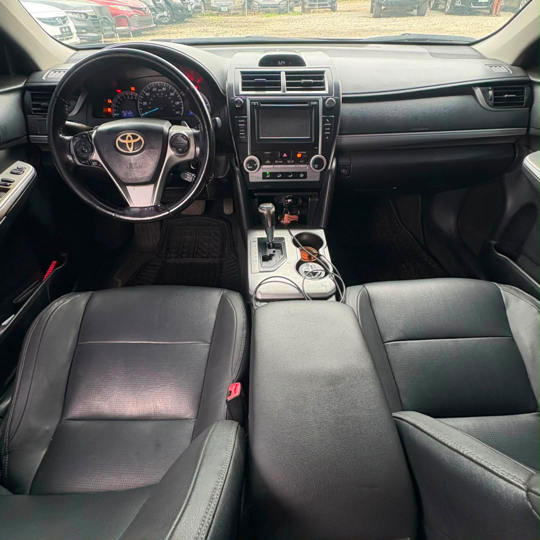 
								Neatly Used 2013 Toyota Camry SE | Abuja / Recent Duty . 2.5L 4-Cyl, 178hp, 6-Speed Auto, SE Sport package, AC Cold, 6.1″ Display, Bluetooth, Backup cam, 17″ Alloys, Cruise.  Price: 10.5m Clean, sporty and reliable midsize sedan. full									