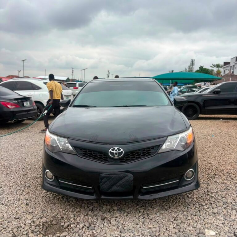 Neatly Used 2013 Toyota Camry SE | Abuja / Recent Duty . 2.5L 4-Cyl, 178hp, 6-Speed Auto, SE Sport package, AC Cold, 6.1″ Display, Bluetooth, Backup cam, 17″ Alloys, Cruise.  Price: 10.5m Clean, sporty and reliable midsize sedan.