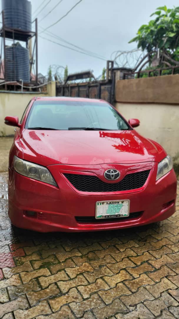 
								Clean used Toyota camry V6 untemperd enjine and gear with chilling AC for  5.5m  Abuja full									