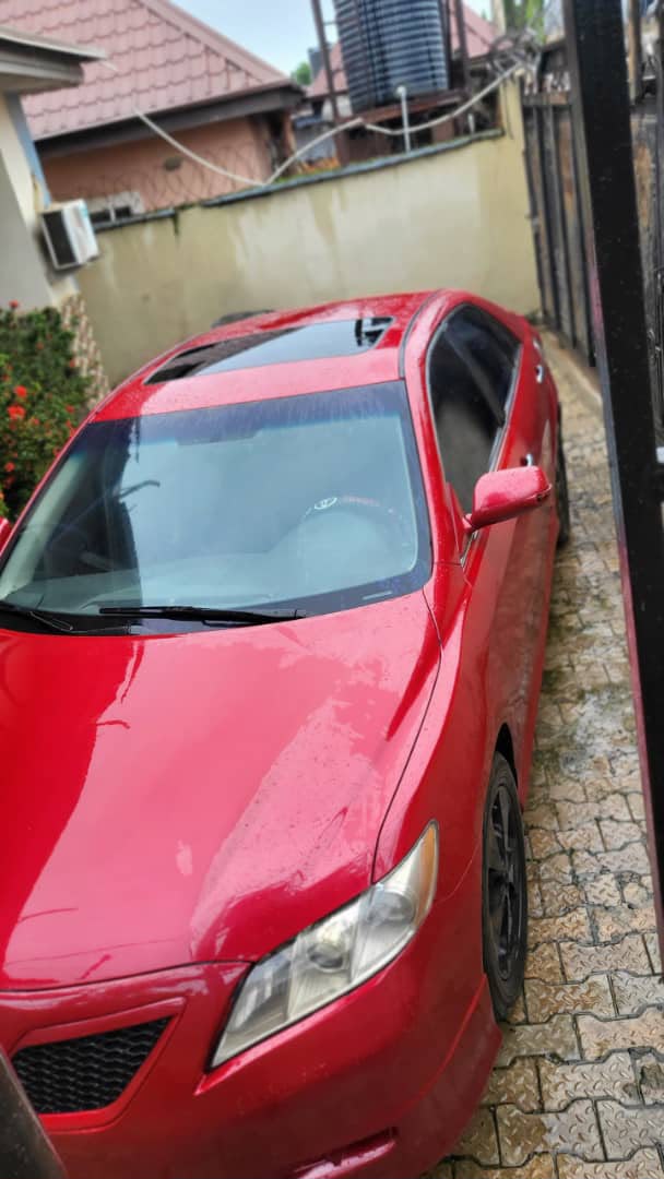 
								Clean used Toyota camry V6 untemperd enjine and gear with chilling AC for  5.5m  Abuja full									