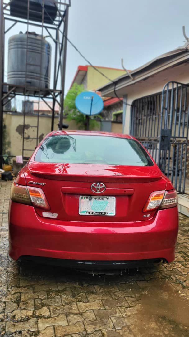 
								Clean used Toyota camry V6 untemperd enjine and gear with chilling AC for  5.5m  Abuja full									