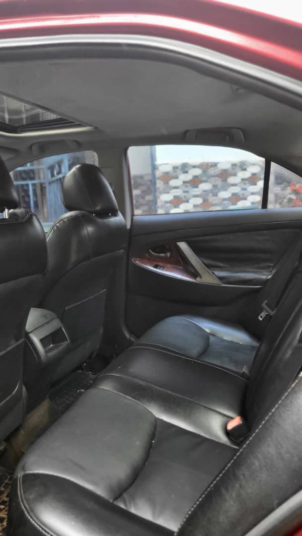 
								Clean used Toyota camry V6 untemperd enjine and gear with chilling AC for  5.5m  Abuja full									