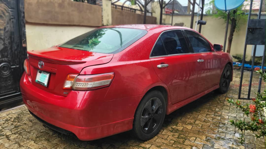 
								Clean used Toyota camry V6 untemperd enjine and gear with chilling AC for  5.5m  Abuja full									
