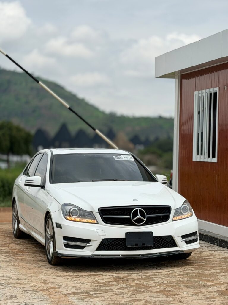 FOREIGN USED 2013 MERCEDEZ BENZ C300 WITH POPS AND BANGS  CREAM INTERIOR AND GENUINE DUTY HEADED FOR 14.2 MILLION NAIRA ONLY