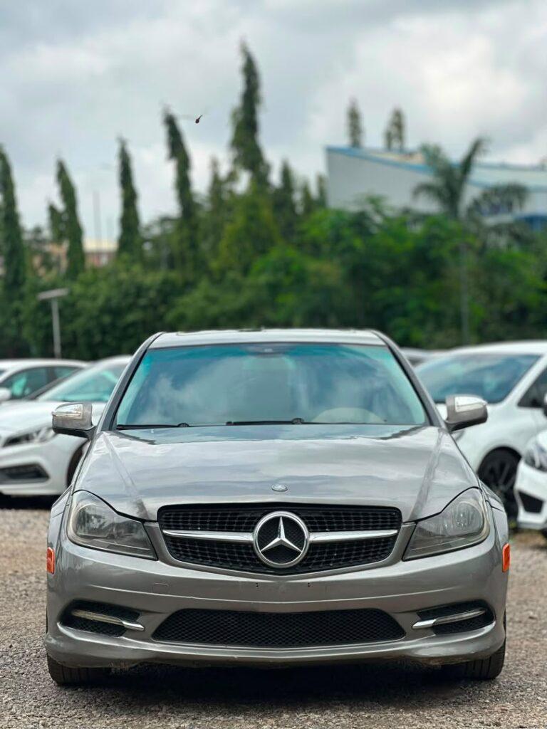 Extremely clean 2009 C300 Benz for 6.9m Abuja