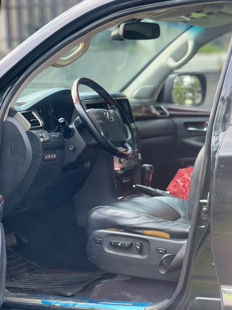 
								EXTREMELY SHARP 2015 LEXUS LX570⚡⚡ WITH PROPER DOCUMENTATION  PRICE:27M 📍ABUJA full									